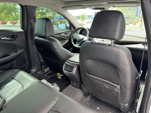 Used 2017 Chevrolet Malibu LT w/ Leather Package FWD image 15