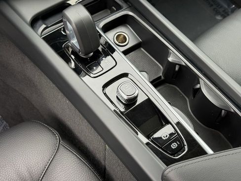 Certified 2025 Volvo XC60 B5 Plus image 26