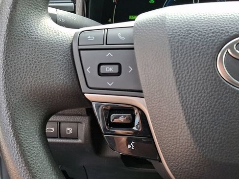 Used 2025 Toyota Camry LE FWD image 21