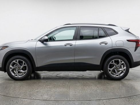 Used 2025 Chevrolet Trax LT FWD image 5