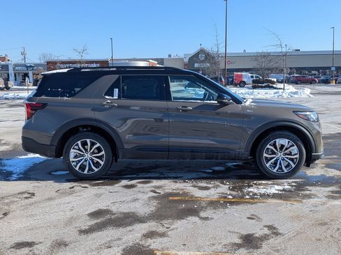 New 2026 Ford Explorer ST-Line image 3