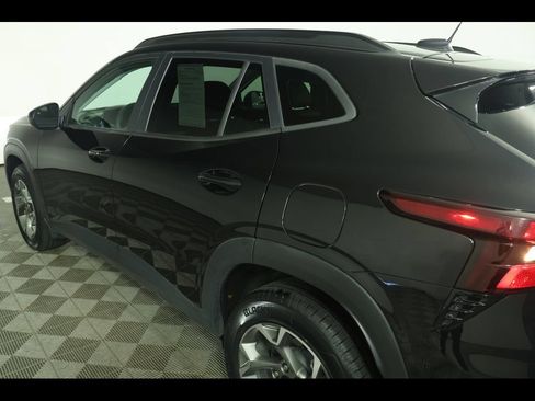 Used 2025 Chevrolet Trax LT w/ Driver Confidence Package FWD image 16