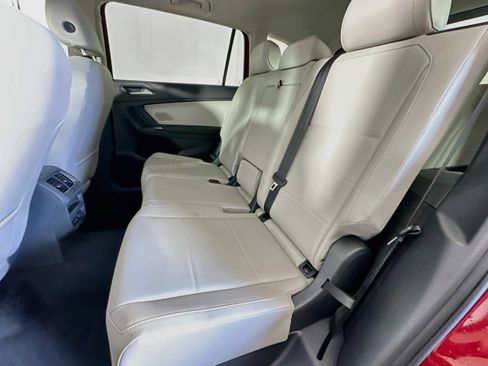 Used 2018 Volkswagen Tiguan SE w/ 3rd Row Seat Package AWD/4WD image 28