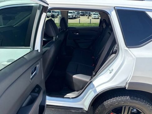 Used 2025 Nissan Rogue SV AWD/4WD image 25