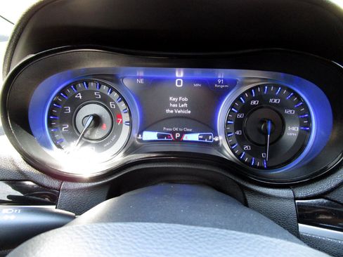 Used 2019 Chrysler 300 S image 12