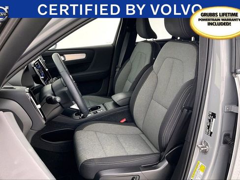 Used 2024 Volvo XC40 B5 Core image 32