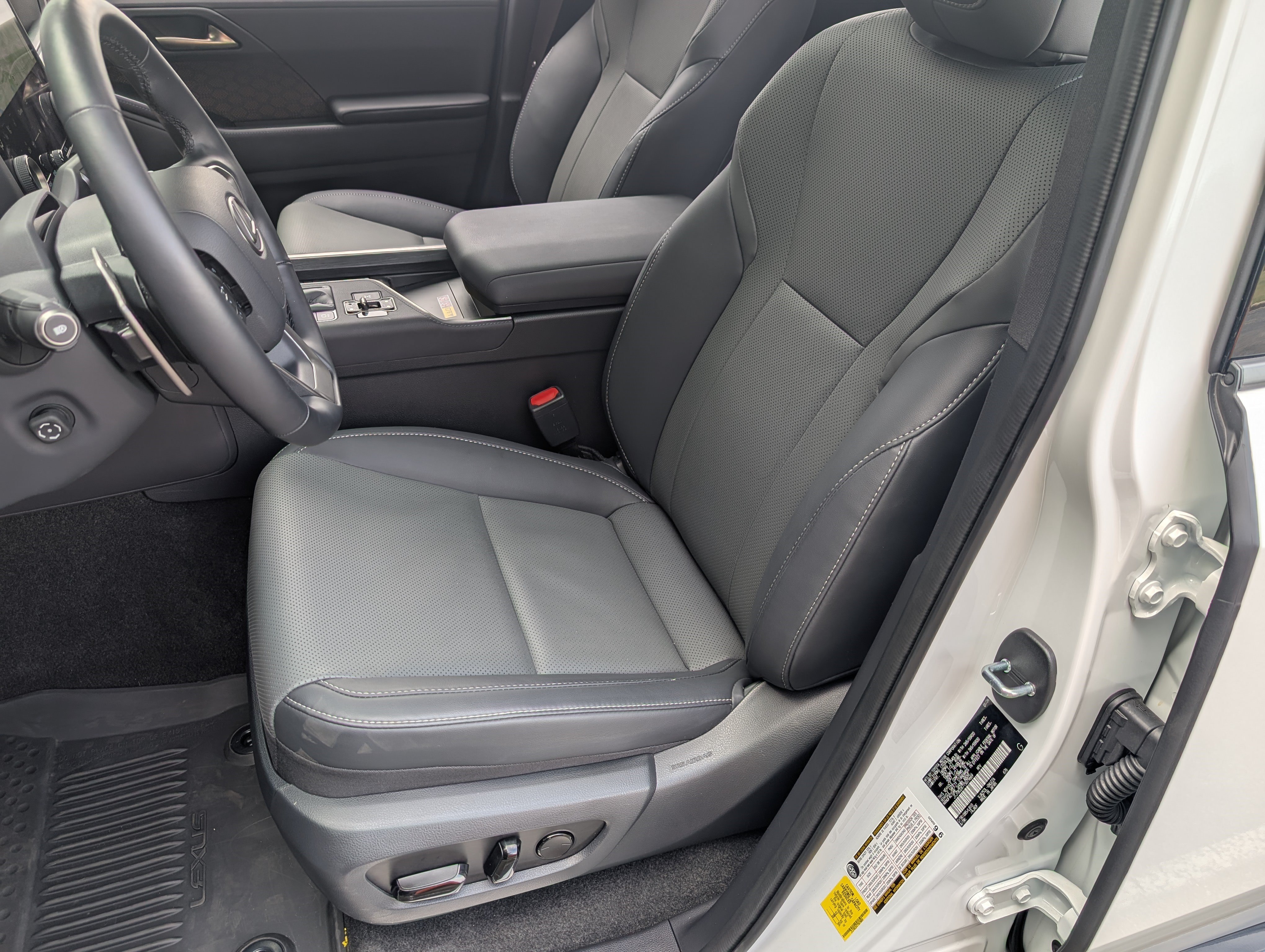 Used 2026 Lexus GX 550 w/ Accessory Package (2T) AWD/4WD image 17