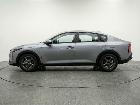 Used 2025 Kia K4 LXS image 5
