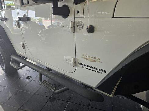 Used 2015 Jeep Wrangler Unlimited Sahara w/ Dual Top Group AWD/4WD image 31