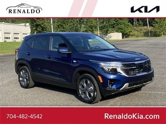 New 2025 Kia Seltos LX image 1