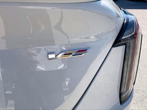 Used 2021 Cadillac CT4 V w/ Technology Package RWD image 10