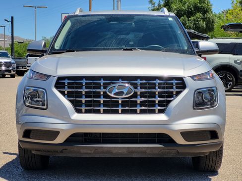Used 2025 Hyundai Venue SEL FWD image 2