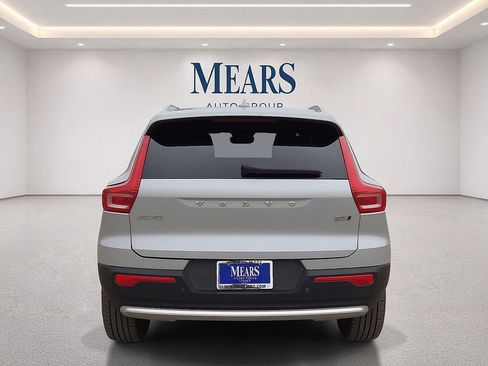 Used 2023 Volvo XC40 B5 Plus AWD/4WD image 5