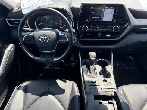 Used 2022 Toyota Highlander XLE image 9