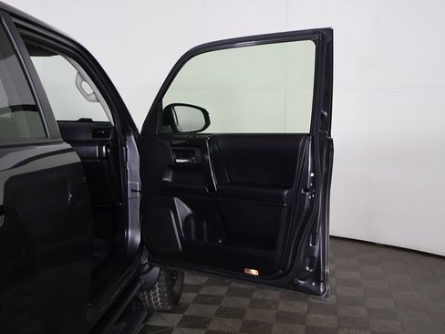 Used 2021 Toyota 4Runner Venture w/ Moonroof Package AWD/4WD image 21