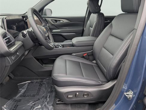 New 2026 Chevrolet Traverse LT w/ Sun and Wheel Package FWD image 36
