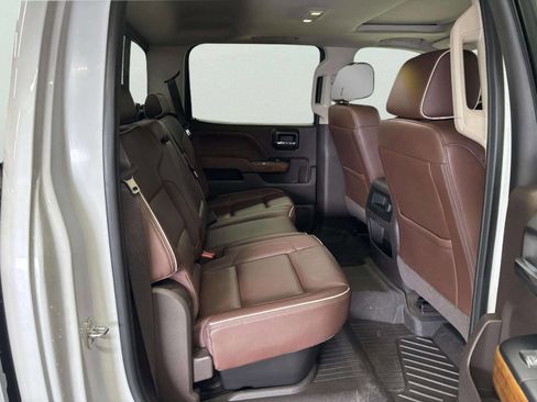 Used 2018 Chevrolet Silverado 1500 High Country image 18