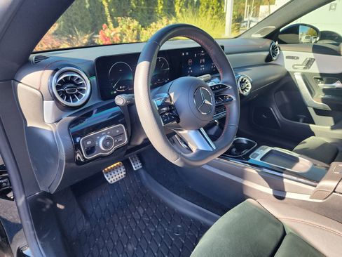 Used 2025 Mercedes-Benz CLA 250 image 22