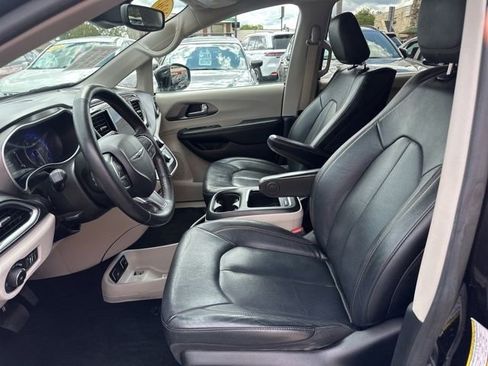 Used 2020 Chrysler Pacifica Touring-L Plus w/ Advanced Safetytec Group image 12