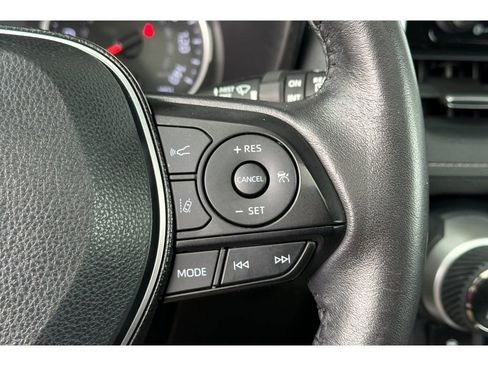 Used 2020 Toyota RAV4 XLE Premium AWD/4WD image 28