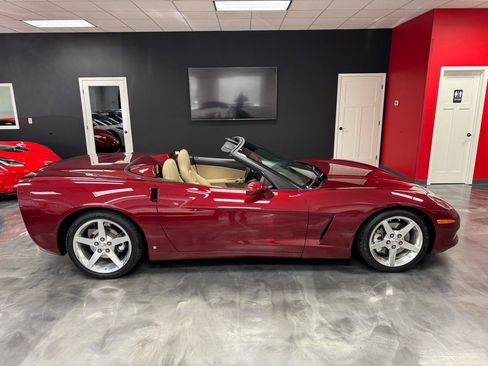 Used 2006 Chevrolet Corvette Convertible w/ Preferred Equipment Group RWD image 9