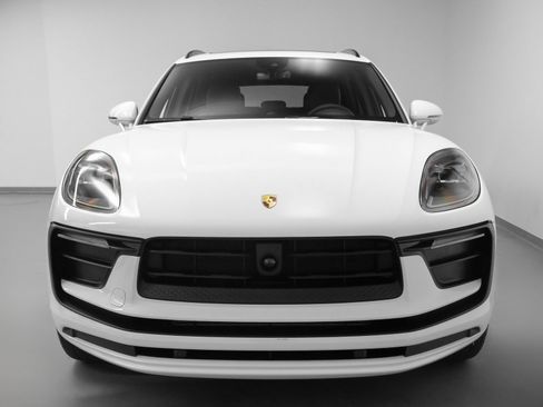 Used 2025 Porsche Macan image 8