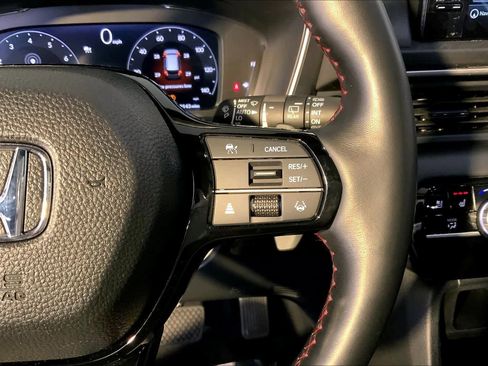 Used 2025 Honda Pilot Black Edition image 28