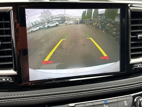 Used 2023 Chrysler Pacifica Touring-L image 31