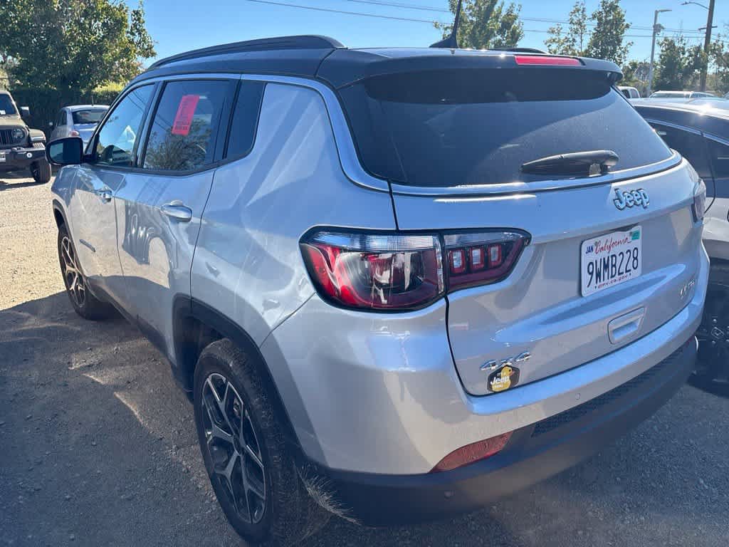 Used 2025 Jeep Compass Limited AWD/4WD image 4