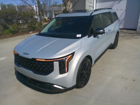 Used 2025 Kia Carnival SX Prestige image 6