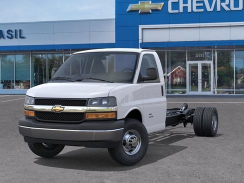 New 2026 Chevrolet Express 3500 w/ Power Convenience Package RWD image 6
