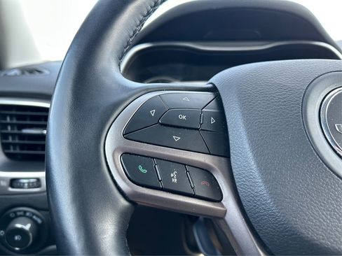 Used 2021 Jeep Cherokee Latitude Plus image 31