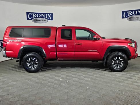 Used 2016 Toyota Tacoma TRD Off-Road AWD/4WD image 24