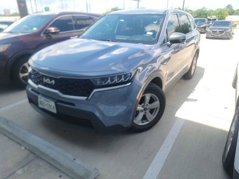 Used 2022 Kia Sorento LX FWD image 2
