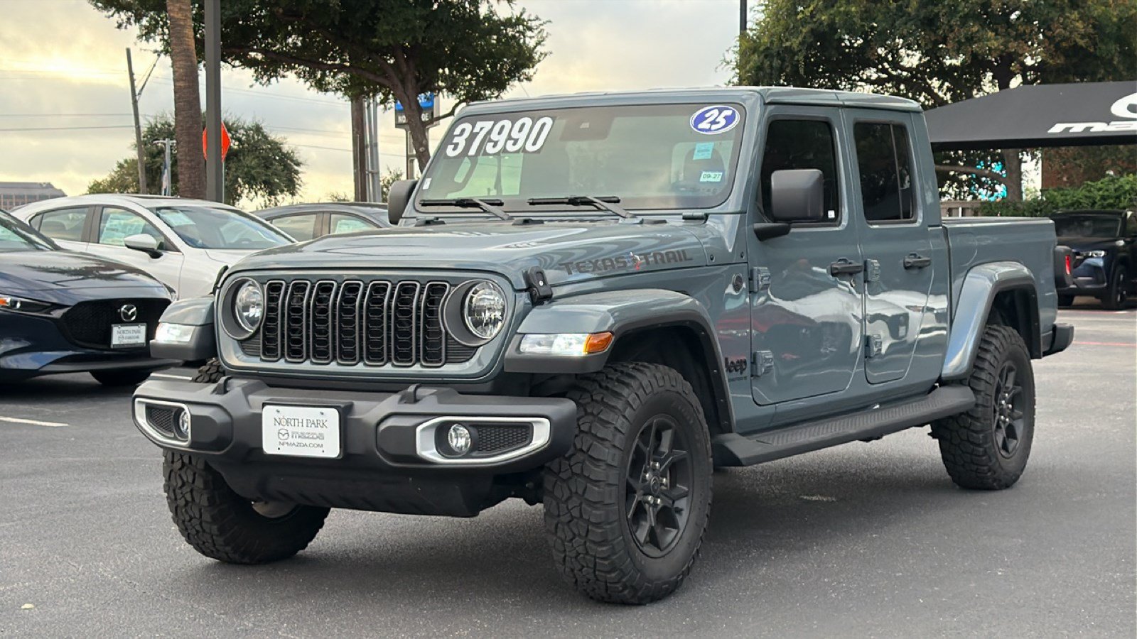Used 2025 Jeep Gladiator Sport AWD/4WD image 8