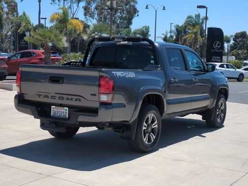 Used 2019 Toyota Tacoma TRD Sport w/ Technology Package AWD/4WD image 5