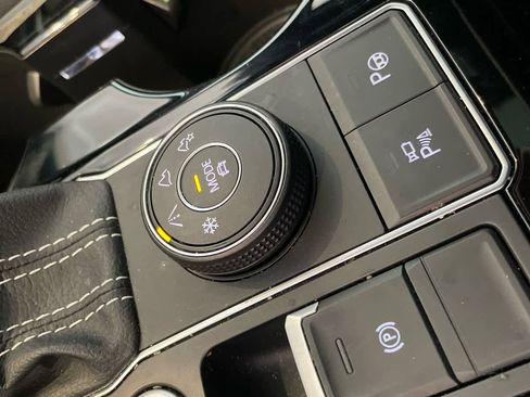 Used 2023 Volkswagen Atlas Cross Sport SEL Premium R-Line image 21