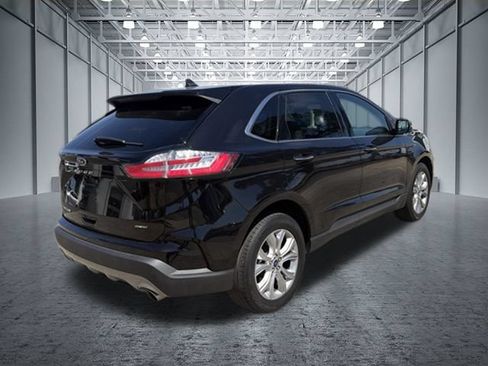 Used 2022 Ford Edge Titanium AWD/4WD image 3