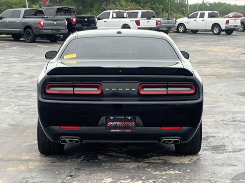 Used 2018 Dodge Challenger SXT RWD image 7