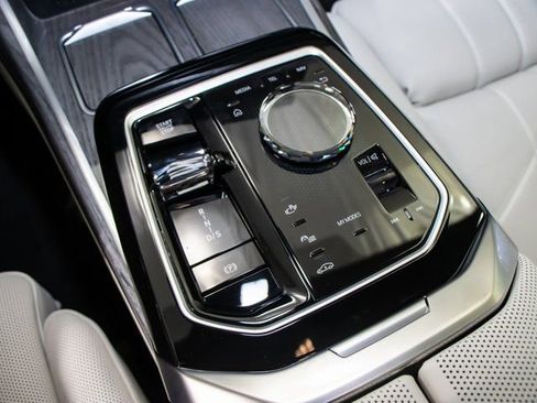 Used 2025 BMW 760i xDrive w/ Executive Package AWD/4WD image 20