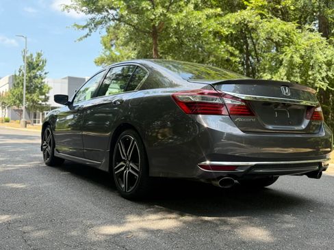 Used 2017 Honda Accord Sport image 7
