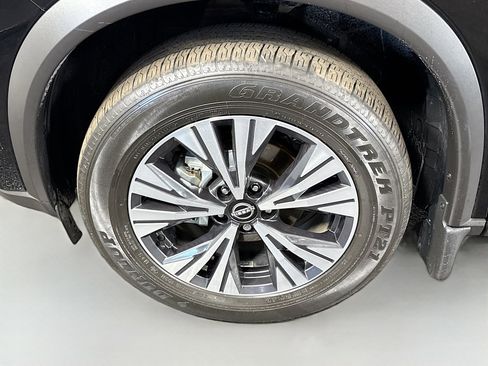 Used 2023 Nissan Rogue SV image 38