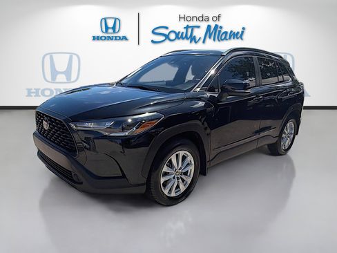 Used 2022 Toyota Corolla Cross LE image 3