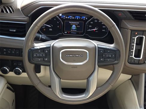Used 2021 GMC Yukon XL Denali w/ Denali Premium Package image 15
