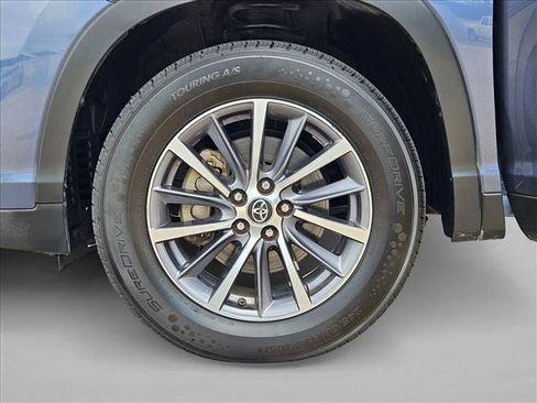 Used 2019 Toyota Highlander XLE FWD image 26