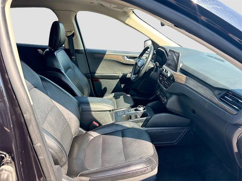 Used 2020 Ford Escape Titanium image 29