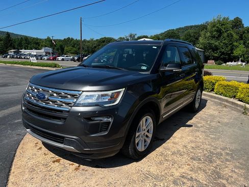 Used 2018 Ford Explorer XLT w/ Equipment Group 201A AWD/4WD image 3