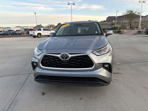Certified 2020 Toyota Highlander XLE image 2