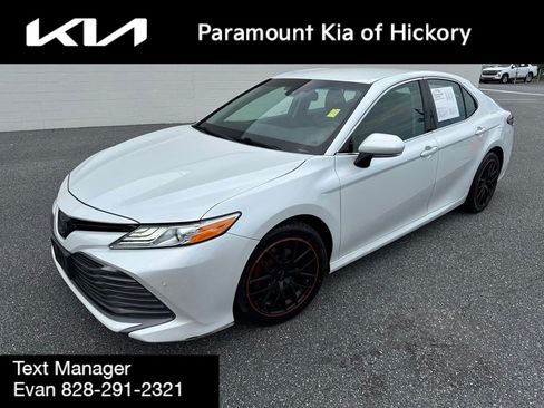 Used 2018 Toyota Camry XLE FWD image 1