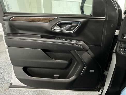 Used 2023 Chevrolet Suburban Premier image 32